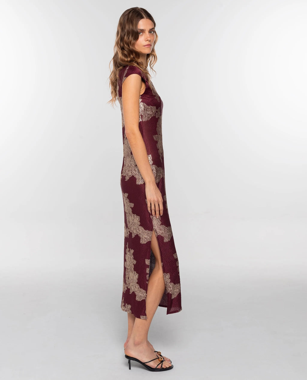 VESTIDO BLOOM · BURDEOS
